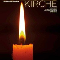 Kerze leuchtet im Dunkeln - unser Titelbild