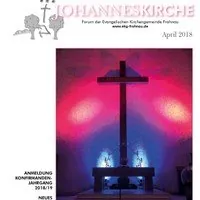 Kirchenpublikation: Kreuz mit farbigen Lichtern.