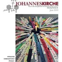 Kirchenpublikation: Kerze mit bunten Bändern.