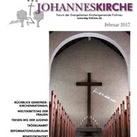 Kirchenpublikation: Kreuz an Wand.
