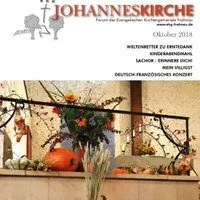 Kirchenpublikation: herbstliche Erntedeko.